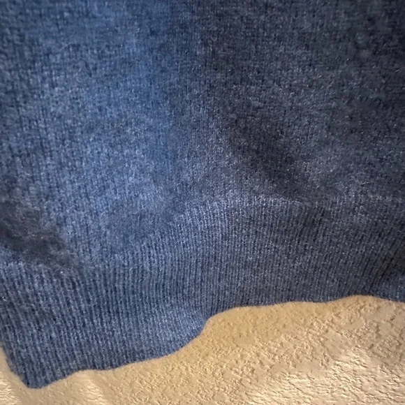 Club Room Men's Cashmere  V-Neck Sweater - Picture 2 of 3